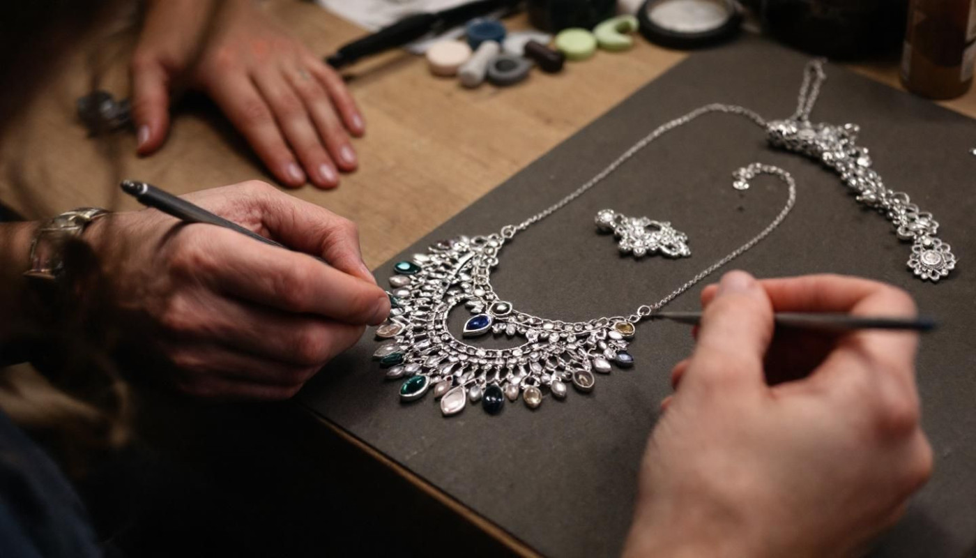 Comment la création de bijoux personnalisés peut capturer vos moments uniques ?